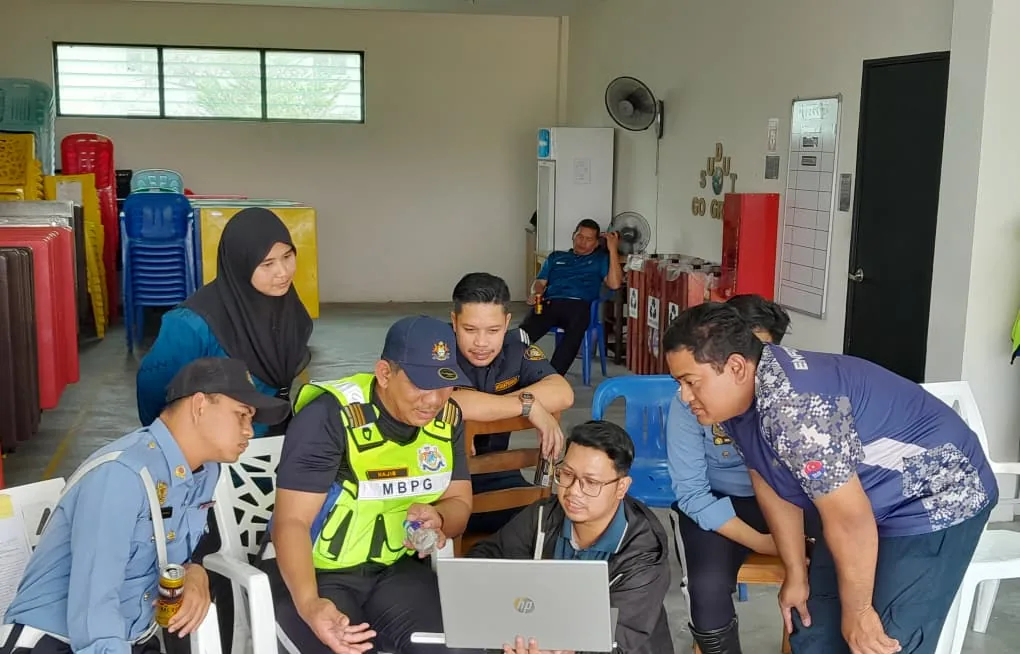 Gathered around a laptop reviewing the ITCS workflow during the depot briefing