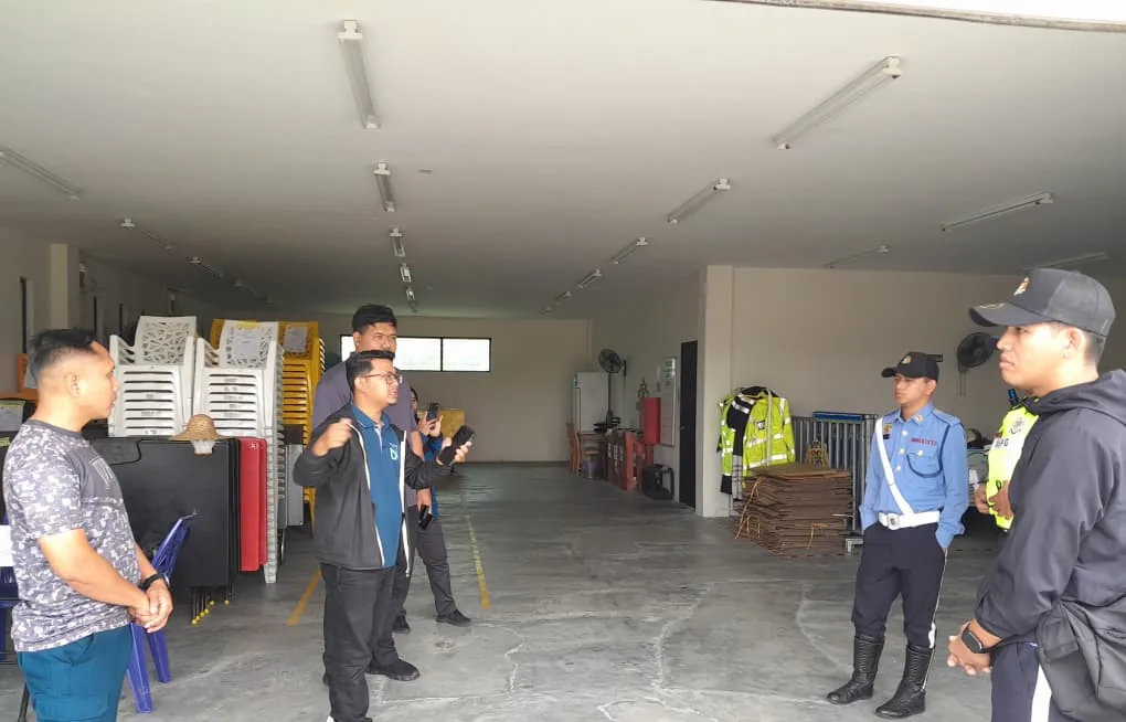 Explaining the ITCS tow workflow to officers in the vehicle depot